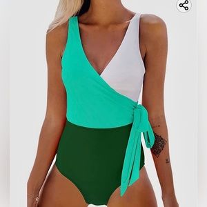 ONE PIECE COLOR BLOCK SWIMSUIT WITH WAIST BOW KNOT